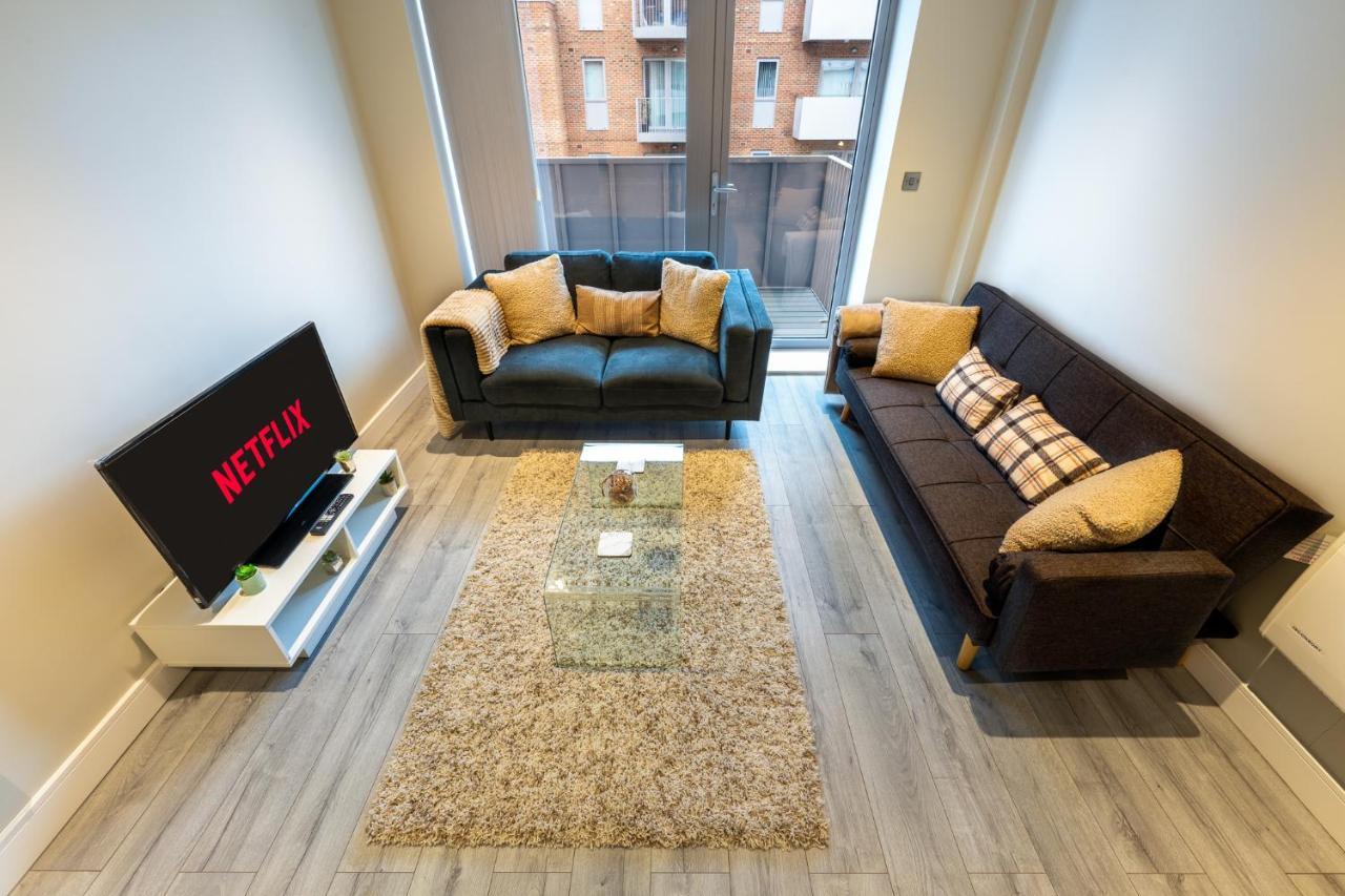 Lovely 4-Sleeper Apartment In Central Slough With Free Parking Exteriör bild