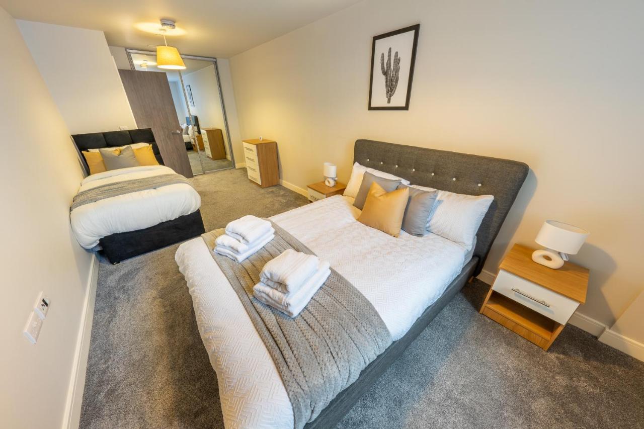 Lovely 4-Sleeper Apartment In Central Slough With Free Parking Exteriör bild