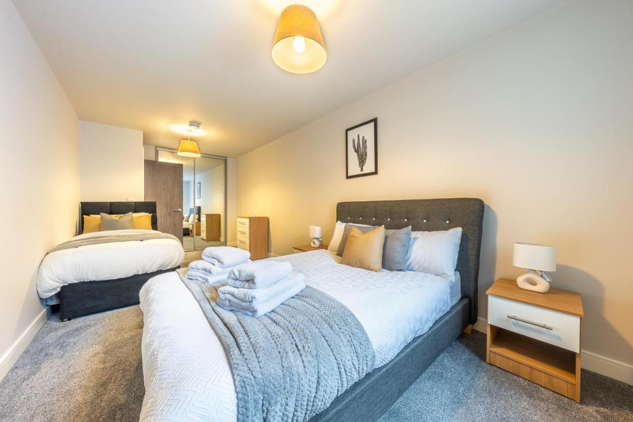 Lovely 4-Sleeper Apartment In Central Slough With Free Parking Exteriör bild