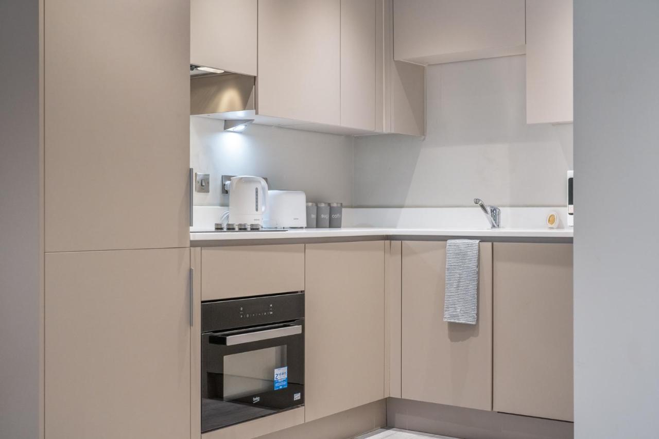 Lovely 4-Sleeper Apartment In Central Slough With Free Parking Exteriör bild