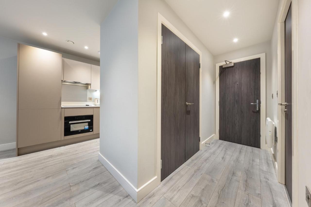 Lovely 4-Sleeper Apartment In Central Slough With Free Parking Exteriör bild